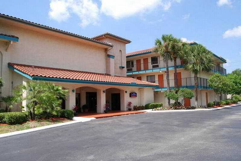 Tricove Inn & Suites Jacksonville Exterior photo